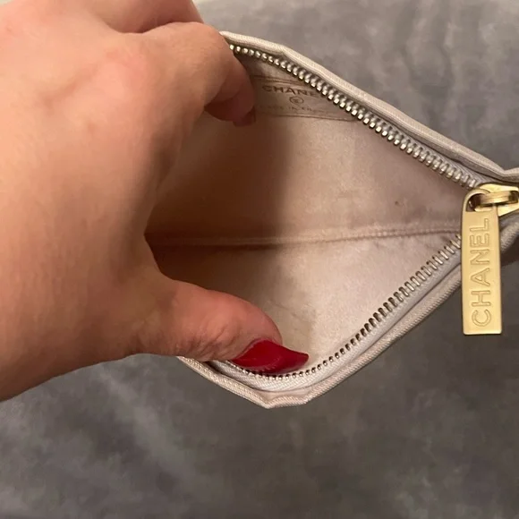 🚫SOLD🚫 CHANEL FABRIC CLUTCH HOLOGRAM INTACT - Picture 6 of 14